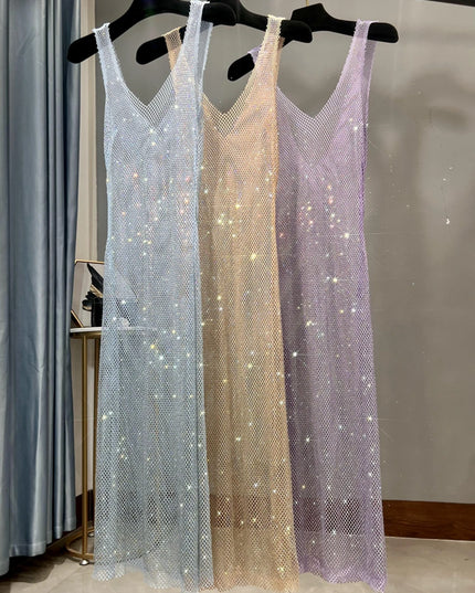 Weisses Glitzerkleid Nahaufnahme Strasskristalle