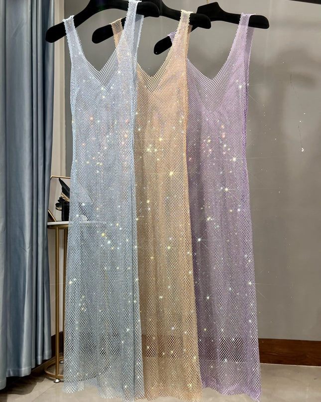 Weisses Glitzerkleid Nahaufnahme Strasskristalle